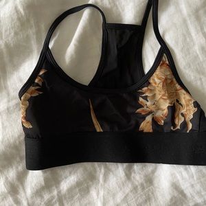 Nylora sports bra with floral detail